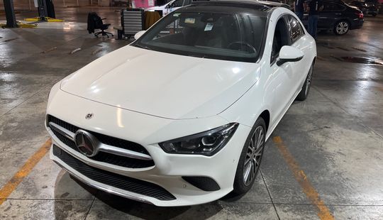 Mercedes Benz • Clase CLA