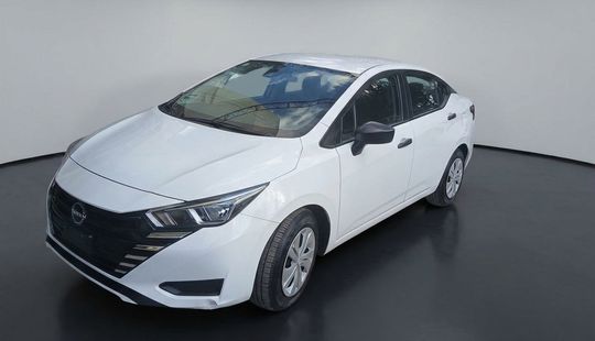 Nissan • Versa