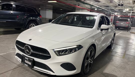 Mercedes Benz • Clase A