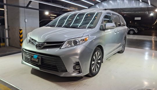 Toyota • Sienna