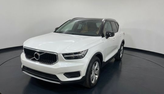 Volvo • XC40