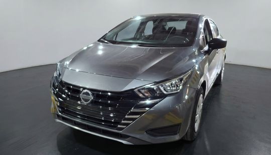 Nissan • Versa