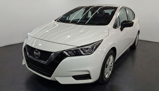 Nissan • Versa