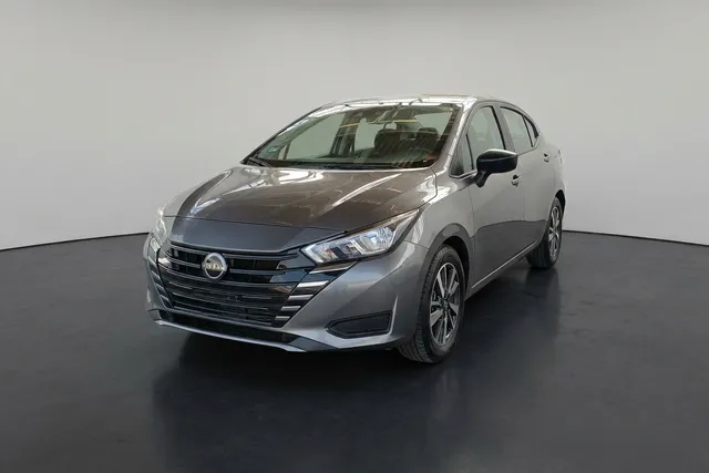 Nissan · Versa