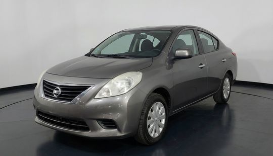 Nissan • Versa