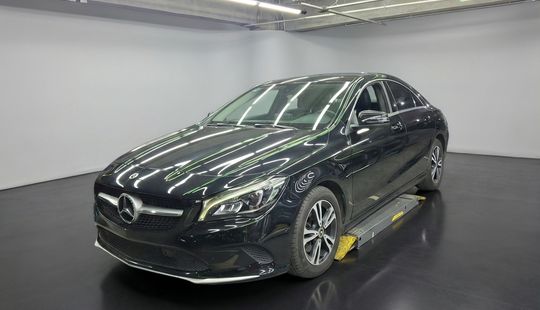 Mercedes Benz • Clase CLA