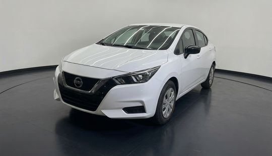 Nissan • Versa