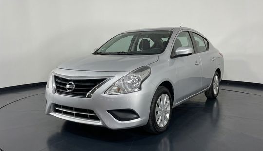Nissan • Versa
