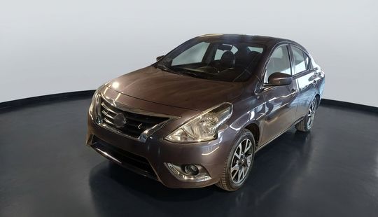 Nissan • Versa