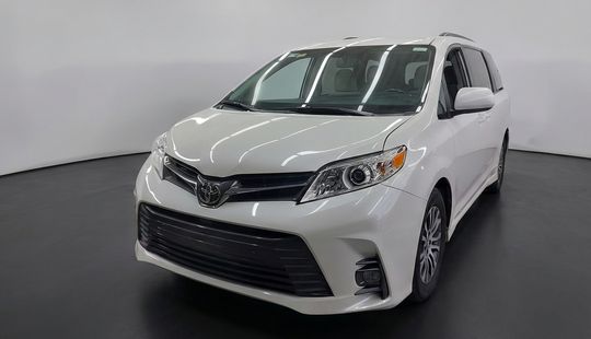 Toyota • Sienna