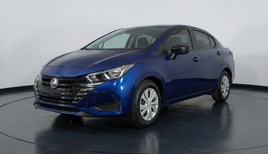Nissan • Versa