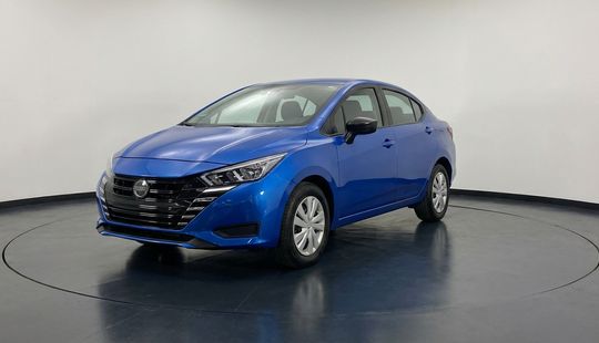 Nissan • Versa
