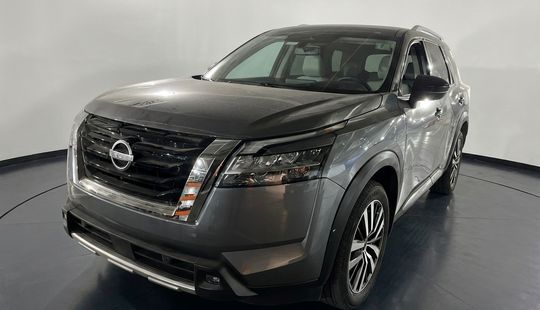 Nissan • Pathfinder