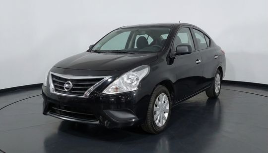 Nissan • Versa