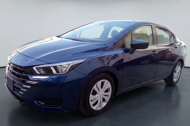 Nissan · Versa