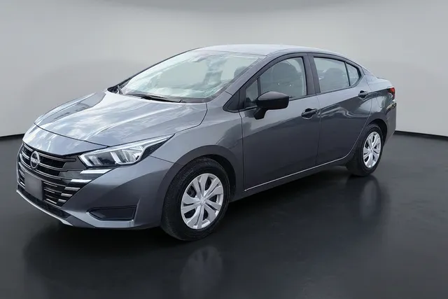 Nissan · Versa