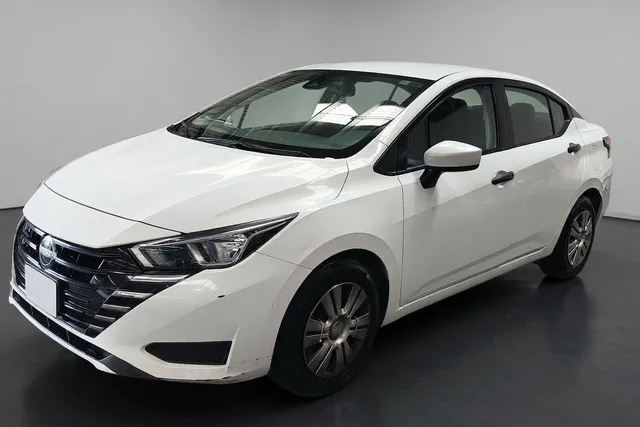 Nissan · Versa