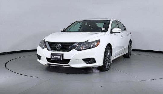 Nissan • Altima