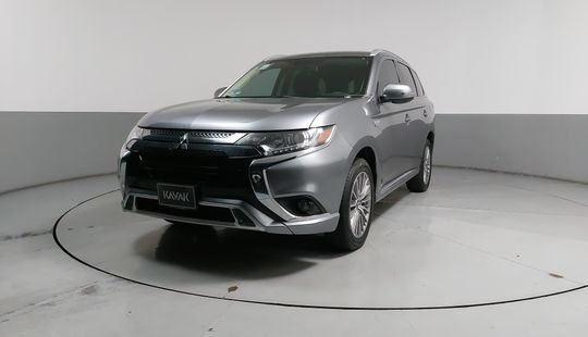 Mitsubishi • Outlander