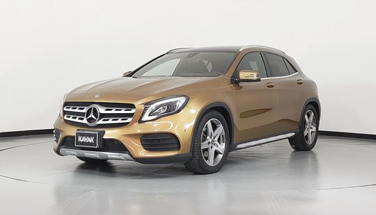 Mercedes Benz • Clase GLA