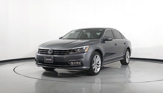 Volkswagen • Passat