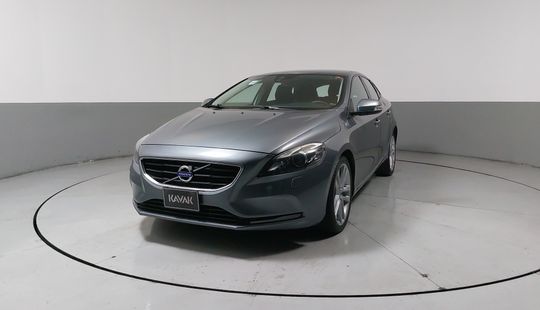 Volvo • V40