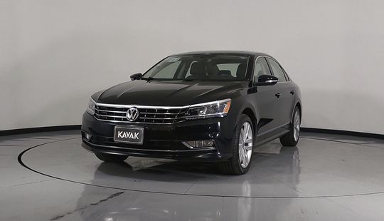 Volkswagen • Passat