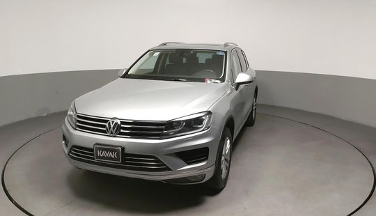 Volkswagen • Touareg