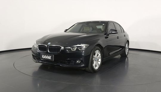 Bmw • 320i