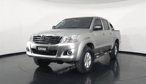 Toyota Hilux SR CD Pickup 2015