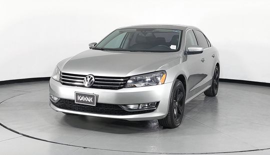 Volkswagen • Passat