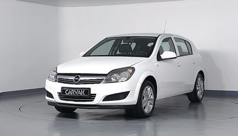Opel Astra 1.6 ESSENTIA Hatchback 2012