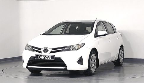 Toyota Auris 1.33 LIFE Hatchback 2014
