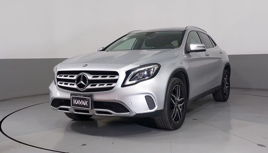 Mercedes Benz • Clase GLA