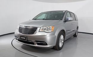 Chrysler • Town & Country