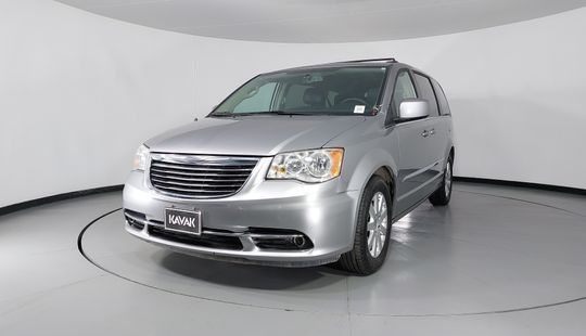 Chrysler • Town & Country