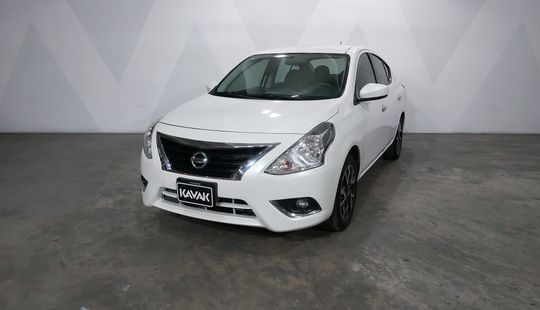 Nissan • Versa