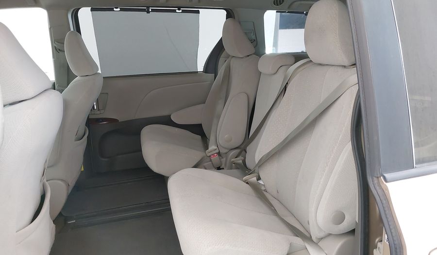 Toyota Sienna 3.5 XLE AT Minivan 2014