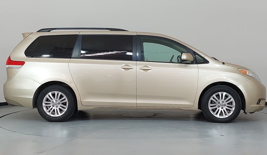 Toyota Sienna 3.5 XLE AT Minivan 2014