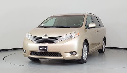 Toyota • Sienna