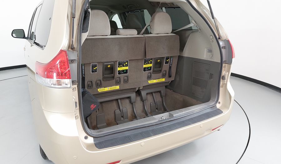 Toyota Sienna 3.5 XLE AT Minivan 2014