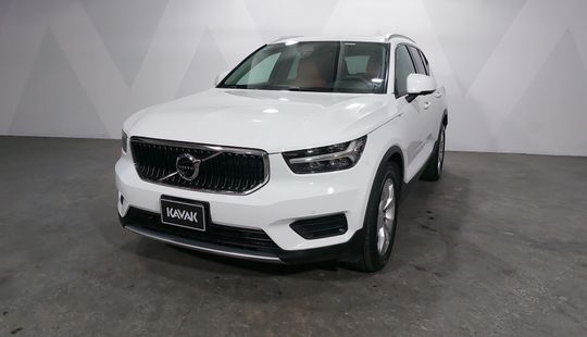 Volvo • XC40