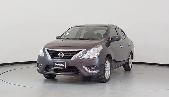 Nissan • Versa