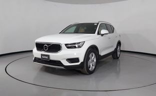 Volvo • XC40