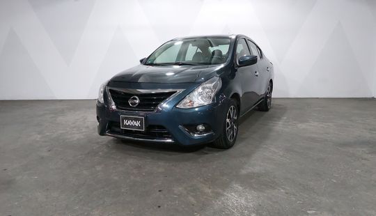 Nissan • Versa