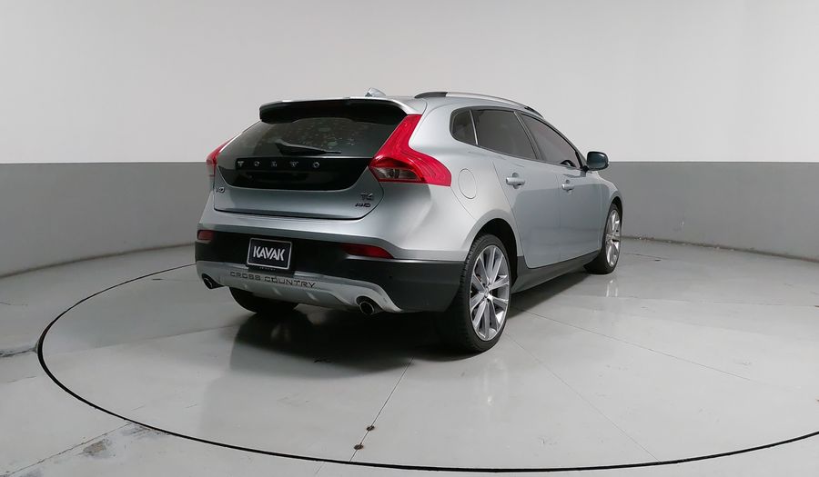 Volvo V40 2.0 MOMENTUM T4 AT AWD Hatchback 2016