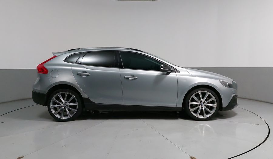 Volvo V40 2.0 MOMENTUM T4 AT AWD Hatchback 2016