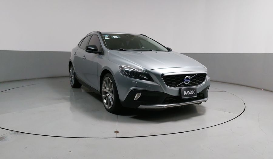 Volvo V40 2.0 MOMENTUM T4 AT AWD Hatchback 2016