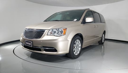 Chrysler • Town & Country