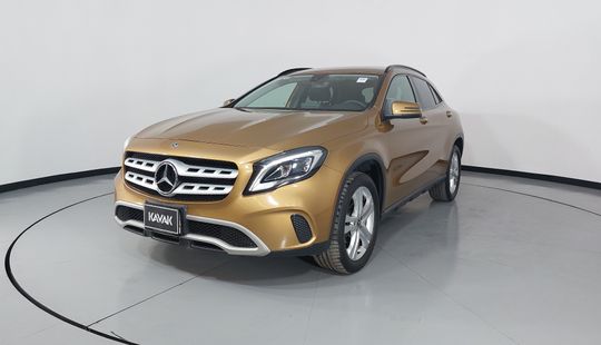 Mercedes Benz • Clase GLA